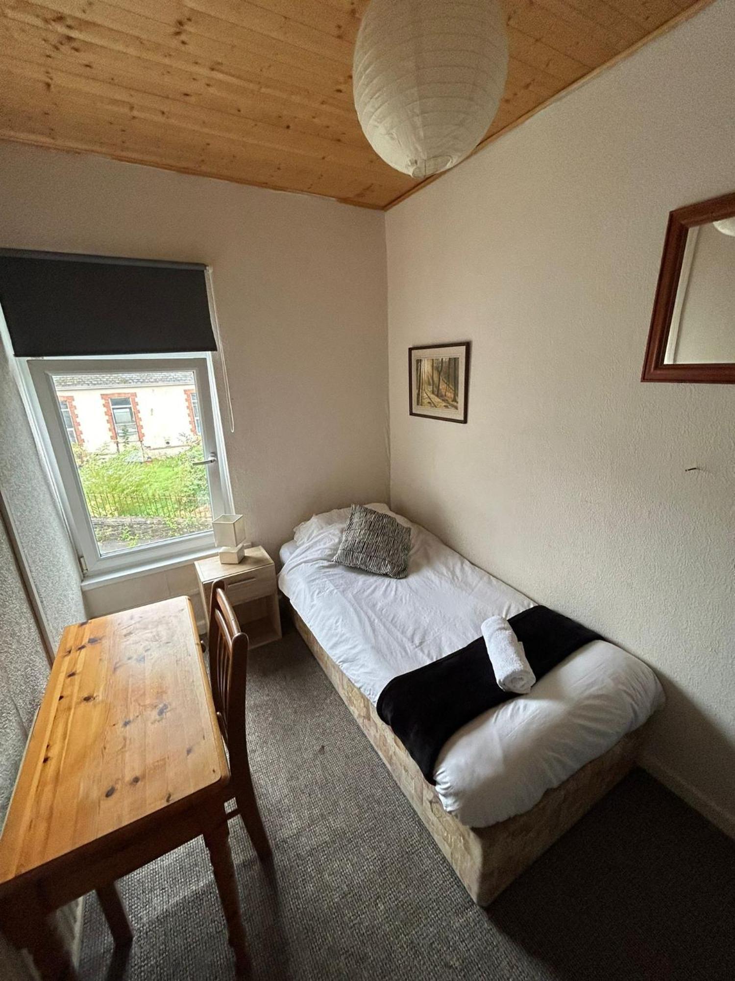 Hotel Hill Breeze House à Merthyr Tydfil Extérieur photo