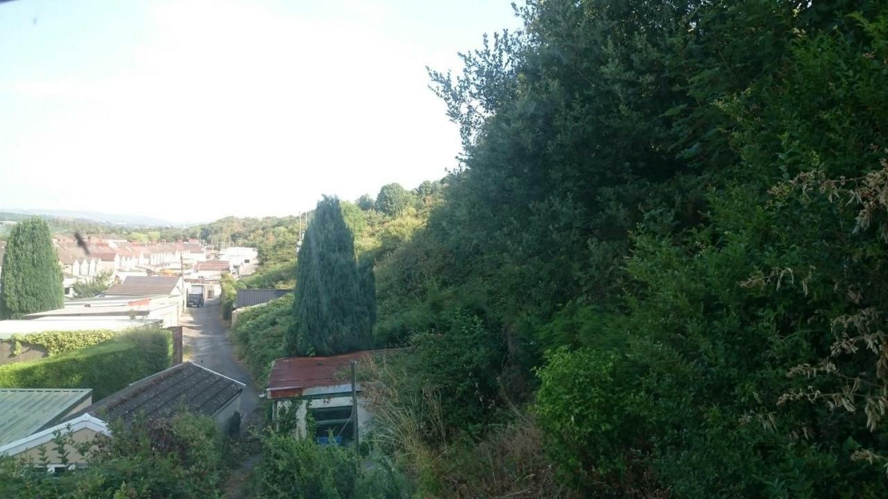 Hotel Hill Breeze House à Merthyr Tydfil Extérieur photo