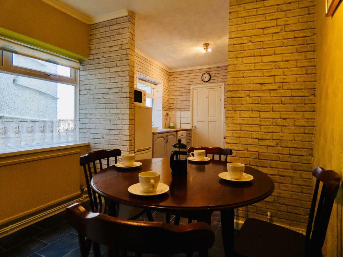 Hotel Hill Breeze House à Merthyr Tydfil Extérieur photo